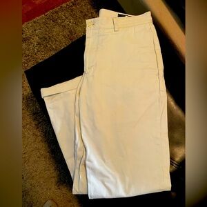 32x30 vineyard vines pants ; white